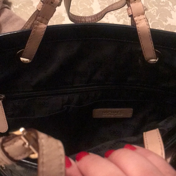 Michael Kors purse - Picture 4 of 4